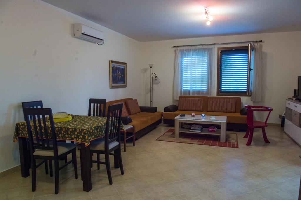 Guest House Radulovic Petrovac Екстер'єр фото