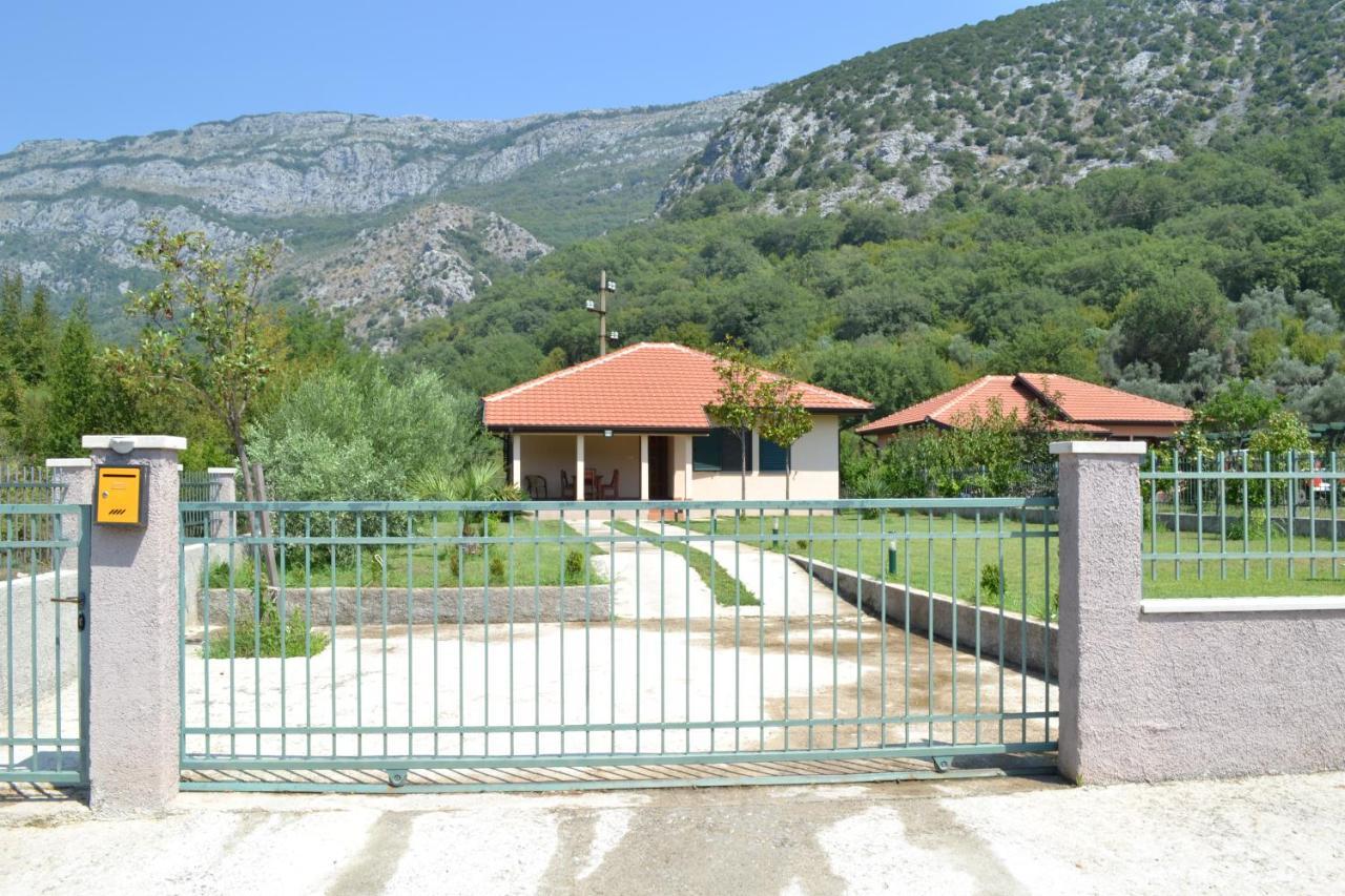 Guest House Radulovic Petrovac Екстер'єр фото