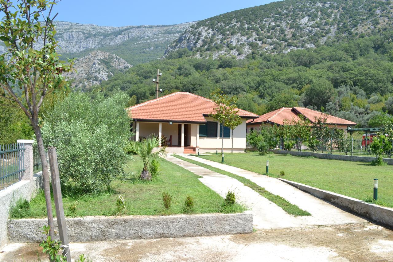 Guest House Radulovic Petrovac Екстер'єр фото